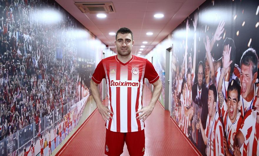 Νικολακόπουλος: «Οι εξελίξεις με εξτρέμ στον Ολυμπιακό και τα καλά τεστ του Σωκράτη»