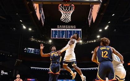 Το τόμαχοκ του Έντουαρντς στην κορυφή του Top 10 (video)