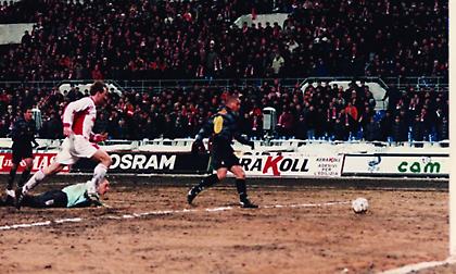 Όταν η Ίντερ του Ρονάλντο πάλευε στο... χωράφι της Μόσχας (video)