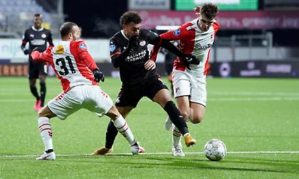 «Καθάρισε» στο φινάλε η PSV