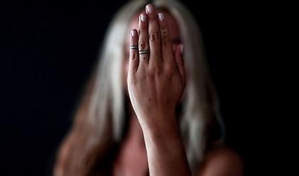 «Δεν είσαι μόνη»: Γυναίκες των Βαλκανίων σπάνε τη σιωπή και μιλούν για τη σεξουαλική βία