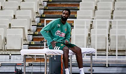 Παναθηναϊκός: Μυϊκός σπασμός για τον Σαντ-Ρόος