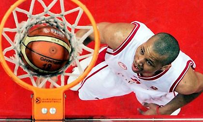 Άλεξ Άκερ: «Οι φίλαθλοι του Ολυμπιακού είναι με διαφορά οι καλύτεροι!»