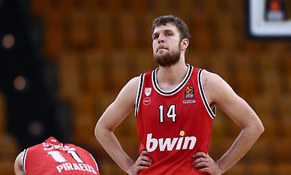 Ολυμπιακός: Εκτός με Μπαρτσελόνα ο Βεζένκοβ!