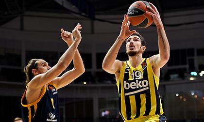 Καταιγιστική η Φενέρ, παρέσυρε με κατοστάρα τη Χίμκι