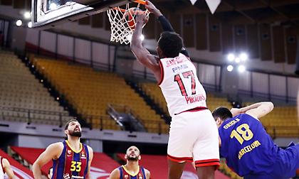 Ολυμπιακός-Μπαρτσελόνα: Η alley-oop του Σλούκα και το επιβλητικό κάρφωμα του Ζαν-Σαρλ! (video)