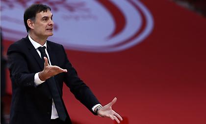 Αποβλήθηκε ο Μπαρτζώκας για διαμαρτυρία στον διαιτητή: «Μας κλέβετε»!