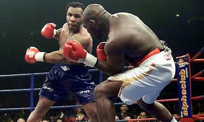 Σαν σήμερα ο Τάισον επιστρέφει στην Ευρώπη και προκαλεί χαμό στο Μάντσεστερ