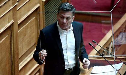 «Για πρώτη φορά στα ιστορικά χρονικά, το Μαξίμου αποφασίζει για πρόεδρο της ΕΠΟ»