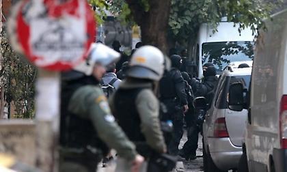 Ένταση στο Σύνταγμα στην πορεία για τον Κουφοντίνα - Προσαγωγές και χρήση χημικών από ΕΛΑΣ