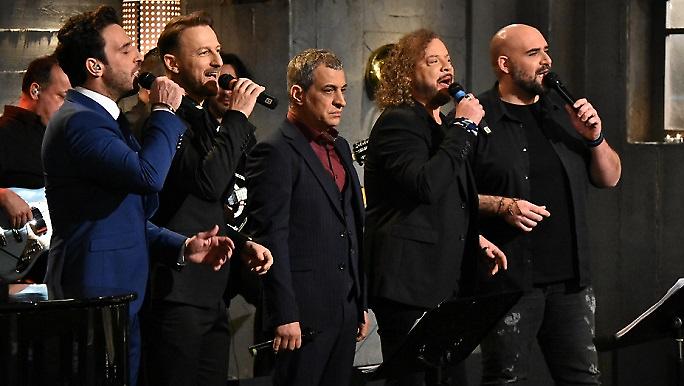 «Στην υγειά μας ρε παιδιά»: Αφιερωμα στον θρυλικό Στέλιο Καζαντζίδη