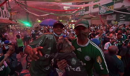 Κορωνο-ποιος; Οι οπαδοί της Παλμέιρας ξεχύθηκαν στους δρόμους! (pics)