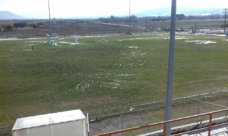 Θεσσαλονίκη: 24χρονος μπούκαρε σε γήπεδο για να κάνει μπαντιλίκια με το αυτοκίνητό του (pic)