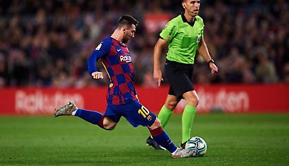 Ένας στη γραμμή κι ένας… ξάπλα, αλλά το φάουλ του Μέσι στα δίχτυα (video)