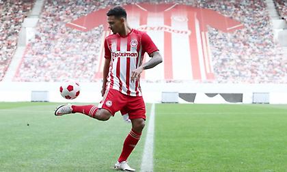 Ο Λαλά στα ερυθρόλευκα! (pics)