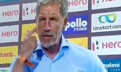 Απολύθηκε προπονητής για δήλωσή του ότι οι παίκτες του πρέπει να… βιάσουν για να πάρουν πέναλτι!