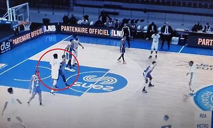 Γαλλία: Εν ψυχρώ γροθιά στο σαγόνι, του έκοψε το μπάσκετ για φέτος! (video)