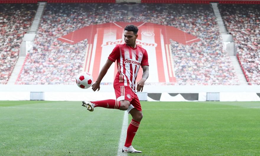 Λαλά: «Περήφανος που θα αγωνιστώ με τη φανέλα του Ολυμπιακού»