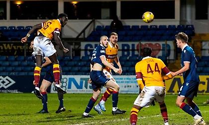 Ποιός Ρονάλντο; Ο Μουγκαμπί πηδάει ψηλότερα! (vid)