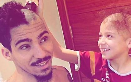 Ο Άλαν της Έβερτον ξύρισε το κεφάλι του για συμπαράσταση στον γιο του