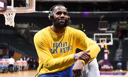 NBA: Με triple-double του ΛεΜπρον η νίκη των Λέικερς