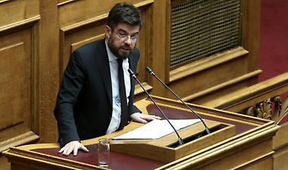 Θετικός στον κορωνοϊό ο Μιχάλης Καλογήρου – Νοσηλεύεται με λοίμωξη του αναπνευστικού