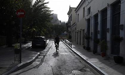 Απομακρύνεται το καθολικό lockdown στην Αττική: Με click away το λιανεμπόριο μόνο καθημερινές