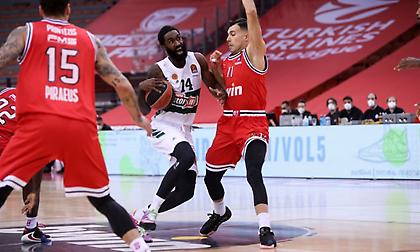 O ένας αντέδρασε, ο άλλος… βαλτώνει