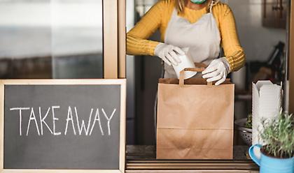 Ανατροπή για take away: Κανονικά η παραλαβή από τα καταστήματα εστίασης και τα Σαββατοκύριακα