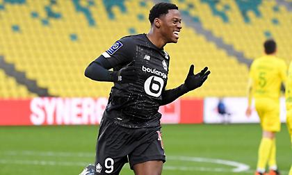 Απολαμβάνει τη μοναξιά της κορυφής η Λιλ!