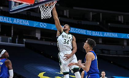 Ανεβασμένοι οι Μπακς, με «τριαντάρα» Γιάννη