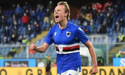 Η... μισή Premier League κοιτάζει τον Ντάμσγκααρντ!