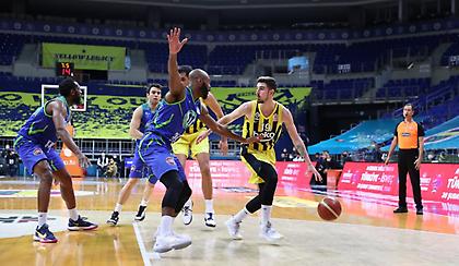 Κατάρρευση και ήττα για τη Φενέρ από την Τόφας!