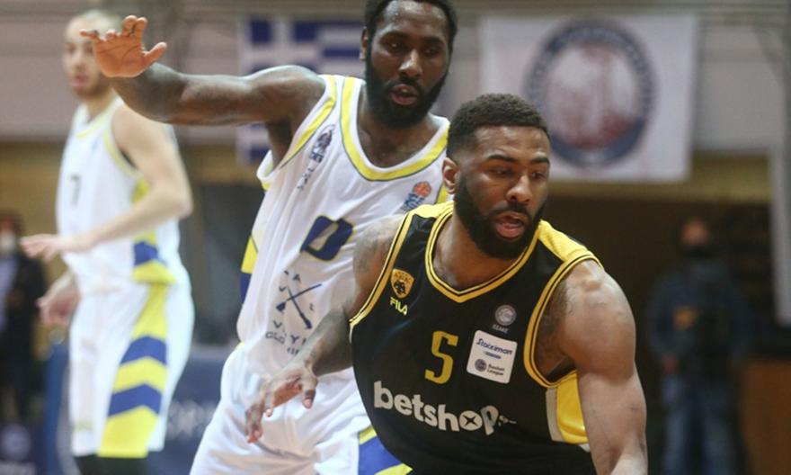 Το τρομερό αλλά εκπρόθεσμο τρίποντο του Λάνγκφορντ από το κέντρο (video)