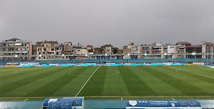 Ιωάννινα: Έντονη βροχόπτωση, σε κακή κατάσταση ο αγωνιστικός χώρος στους «Ζωσιμάδες»