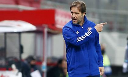 Το φοβερό του Μαρτίνς, να κρατάει ζεστούς και τους 25 παίκτες του, και τα δύο αυτογκόλ του Ολυμπιακο