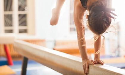 Βροχή καταγγελιών στη βρετανική γυμναστική: «Ο προπονητής ούρλιαζε και έσπρωχνε την 5χρονη κόρη μου»