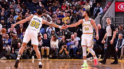 Συμπαίκτης του Κάρι πανηγύρισε τρίποντό του πριν καν σουτάρει