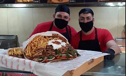 «Πίτα γύρο-ανθοδέσμη» για τον Άγιο Βαλεντίνο έφτιαξαν στην Κρήτη