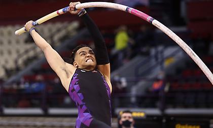 Πανελλήνιο κλειστού στίβου: Στην κορυφή ο Καραλής (vids)