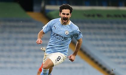 Την πήρε και τη σήκωσε!