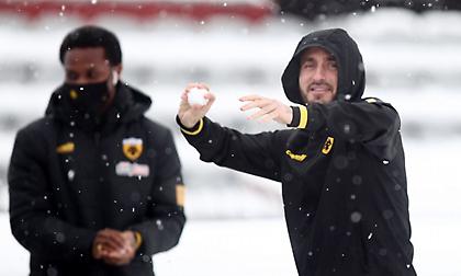 Έπαιξαν χιονοπόλεμο στο Αλκαζάρ οι παίκτες της ΑΕΚ (vid)