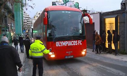 Η άφιξη του Ολυμπιακού στη Λεωφόρο (video)
