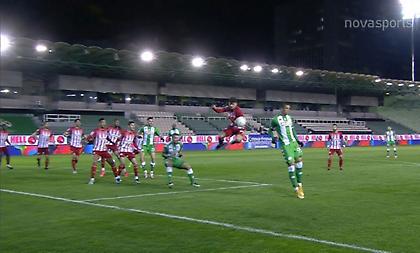 Παναθηναϊκός-Ολυμπιακός: Το ακούσιο χέρι του Ανδρούτσου στην περιοχή (video)