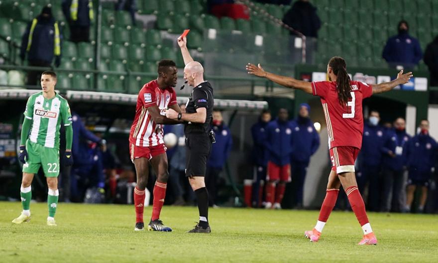 Παναθηναϊκός-Ολυμπιακός: Η αποβολή του Μπα πριν το φινάλε (vid)