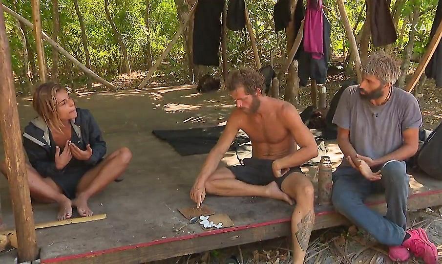 Survivor: Ένταση στους Μπλέ από το ψαλίδι» στις προμήθειες