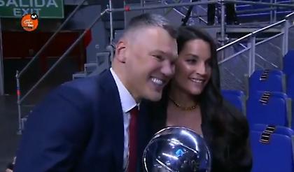 Οι πανηγυρισμοί του Γιασικεβίτσιους με την Ελληνίδα σύζυγό του (vid)