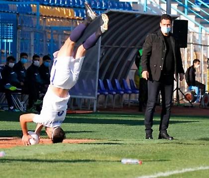 Εξωπραγματικός Ιρανός βγάζει... 50άρες μπαλιές με πλάγιο - κωλοτούμπα (vid)