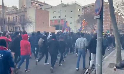 Μπαρτσελόνα: Οπαδοί της συγκεντρώθηκαν έξω από το «Καμπ Νου»