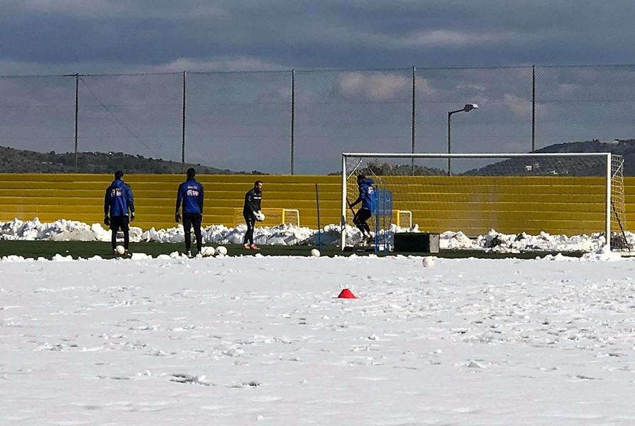 Προπόνηση στα χιόνια για την ΑΕΚ (pics)